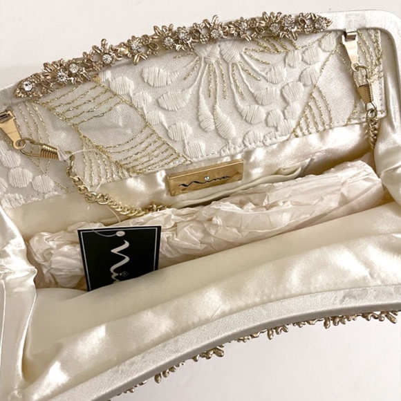 EMBELLISHED BRIDAL CLUTCH - Picture 9 of 9